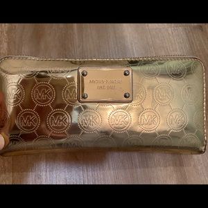 Michael kors wallet, good used condition